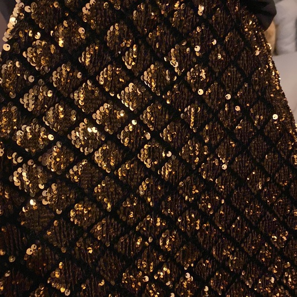 Black and Gold classy dress - Picture 2 of 3